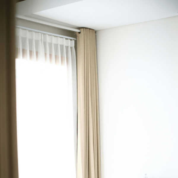 Как расширить пространство комнаты с помощью штор