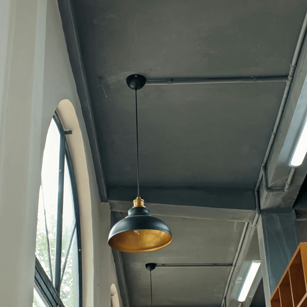 Что выгоднее и лучше: натяжной потолок или покраска