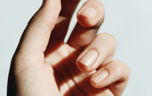 Что такое «маникюр без маникюра» и почему он является лечебным?