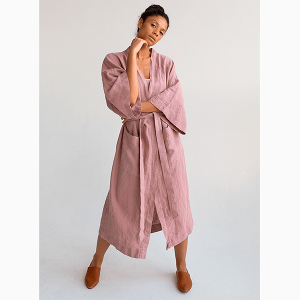 Яркая керамика, полезные аксессуары и воспоминания в фотографиях: что дарить любимым женщинам на 8 Марта?