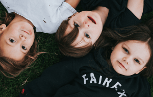 Как понять, что вашим ребенком манипулируют «друзья»