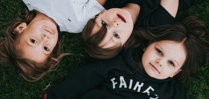 Как понять, что вашим ребенком манипулируют «друзья»