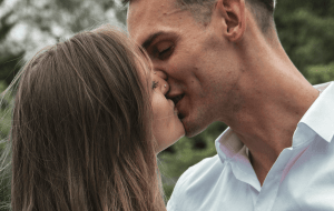 Первый поцелуй: бабочки в животе или инструкция матерым и чайникам