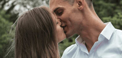 Первый поцелуй: бабочки в животе или инструкция матерым и чайникам