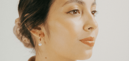 Почему поры на коже расширяются с возрастом и можно ли сделать их менее заметными?