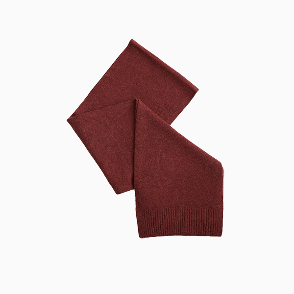 Шарф – главный аксессуар этого сезона. Где покупать и с чем носить?