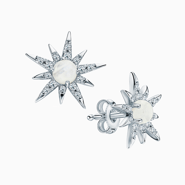 Лунный камень – загадочный и стильный камень, который усиливает женскую энергию