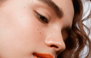 Почему коричневый карандаш для глаз сейчас используется чаще черного?