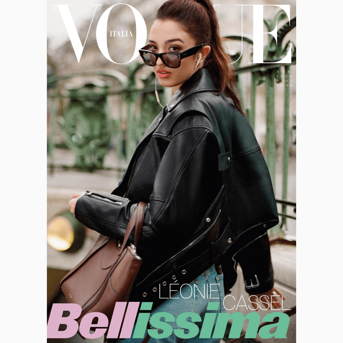 Младшая дочь Моники Беллуччи и Венсана Касселя дебютировала на обложке глянца