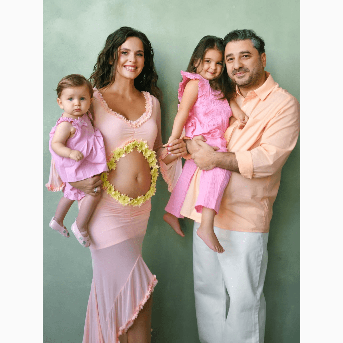 Лиза Моряк объявила о третьей беременности