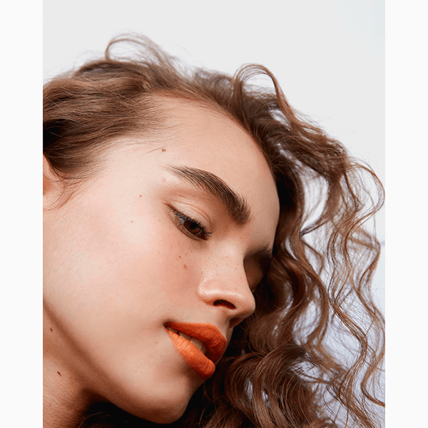 Почему коричневый карандаш для глаз сейчас используется чаще черного?