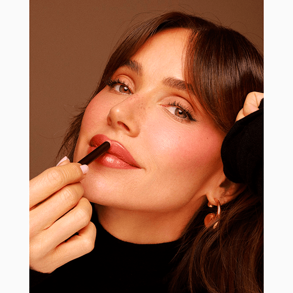 Почему коричневый карандаш для глаз сейчас используется чаще черного?