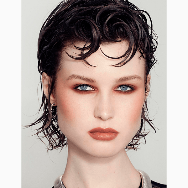 Почему коричневый карандаш для глаз сейчас используется чаще черного?