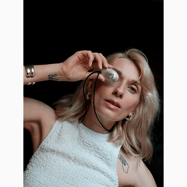 Свидетели счастья: как украшения сопровождают нас в самые важные моменты жизни