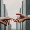 Почему сложно просить о помощи, даже когда она очень нужна, и как этому научиться