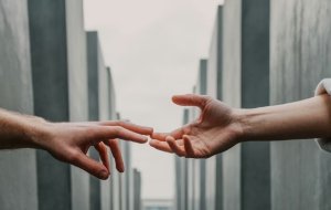 Почему сложно просить о помощи, даже когда она очень нужна, и как этому научиться