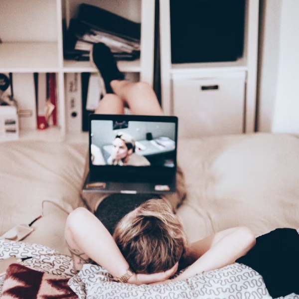 Почему люди пересматривают фильмы и сериалы?