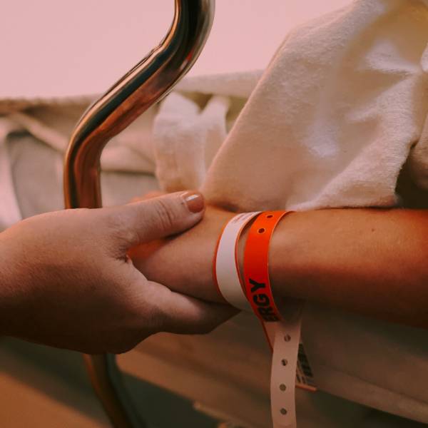 как поддержать больного раком