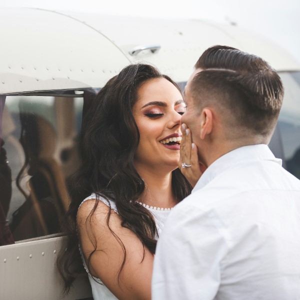 Почему нас раздражают счастливые пары, когда мы сами в кризисе