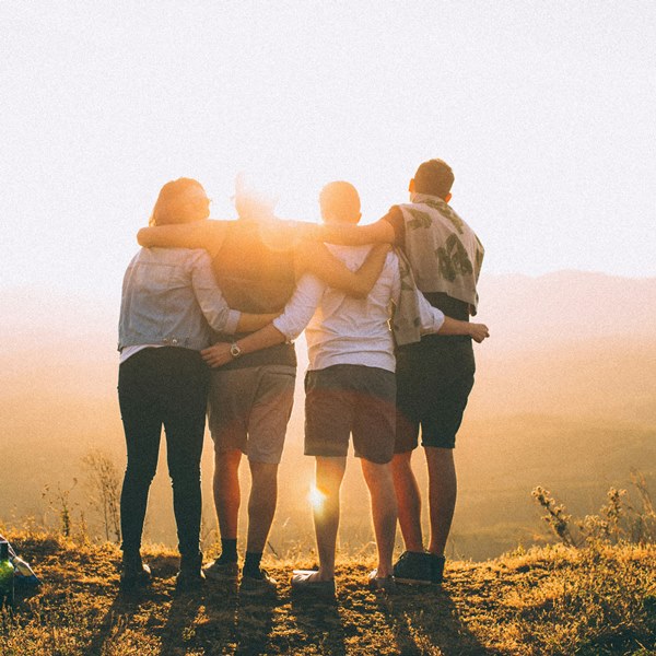 Почему после 30 так сложно заводить новых друзей