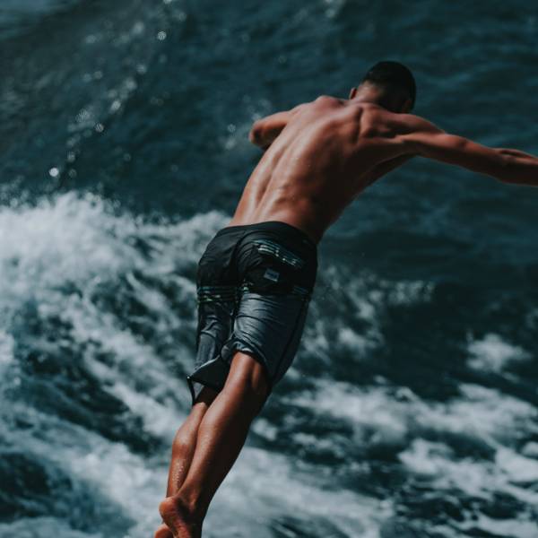 как приучить себя держать спину ровно