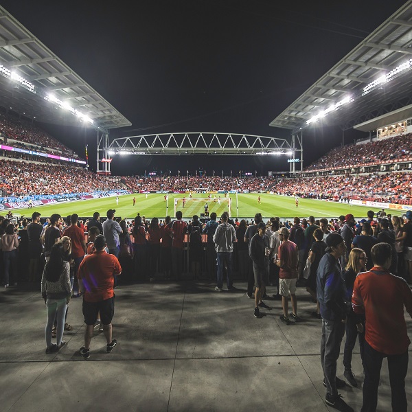 что подарить футбольному фанату