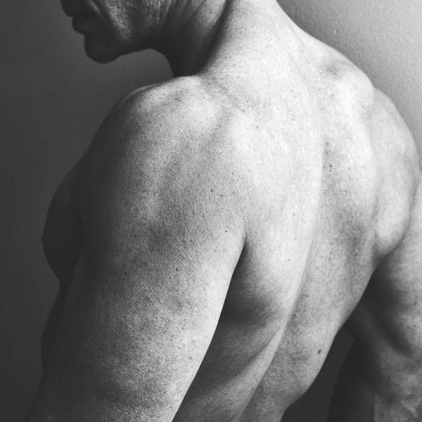  как приучить себя держать спину ровно