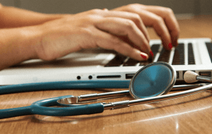 Почему пациенты жалуются на врачей и правда ли, что такие жалобы бывают эффективными?