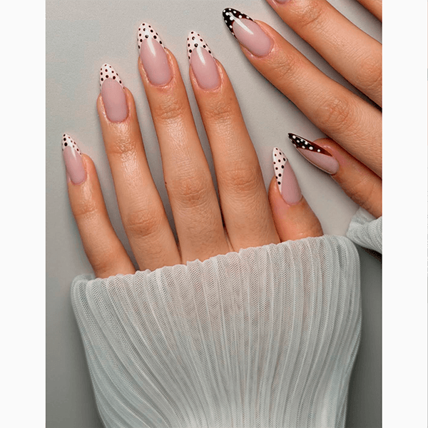 9 идей трендового маникюра в оттенке «Облачный танцор» (Cloud Dancer)