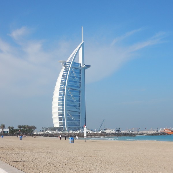 Стоит ли ехать в ОАЭ в апреле?