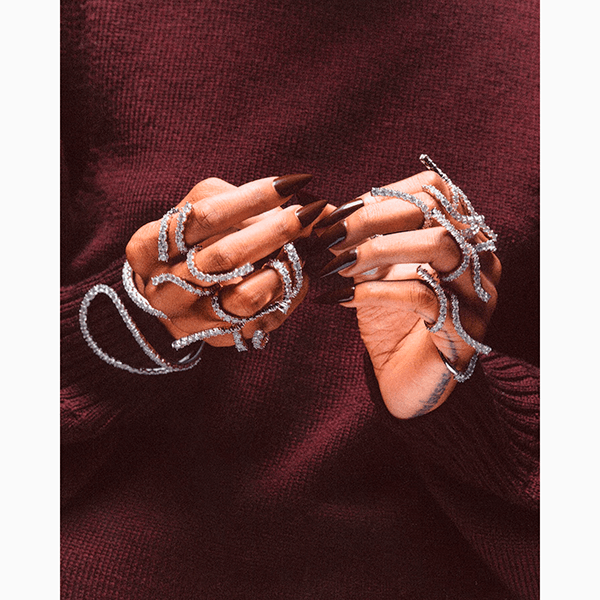 Французский Vogue считает, что маникюр уходит в прошлое, а заменят его украшения