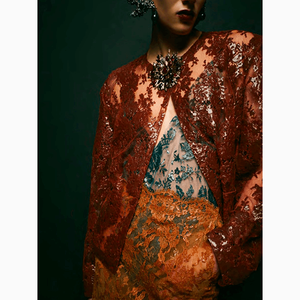 После последнего показа Saint Laurent мы снова влюбились в кружево