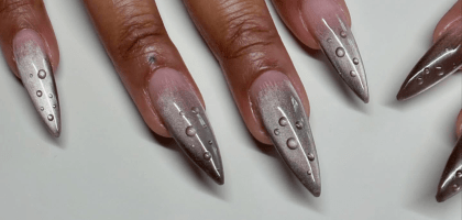 Модный парадокс весны: почему мы красим ногти в цвет диетической колы?