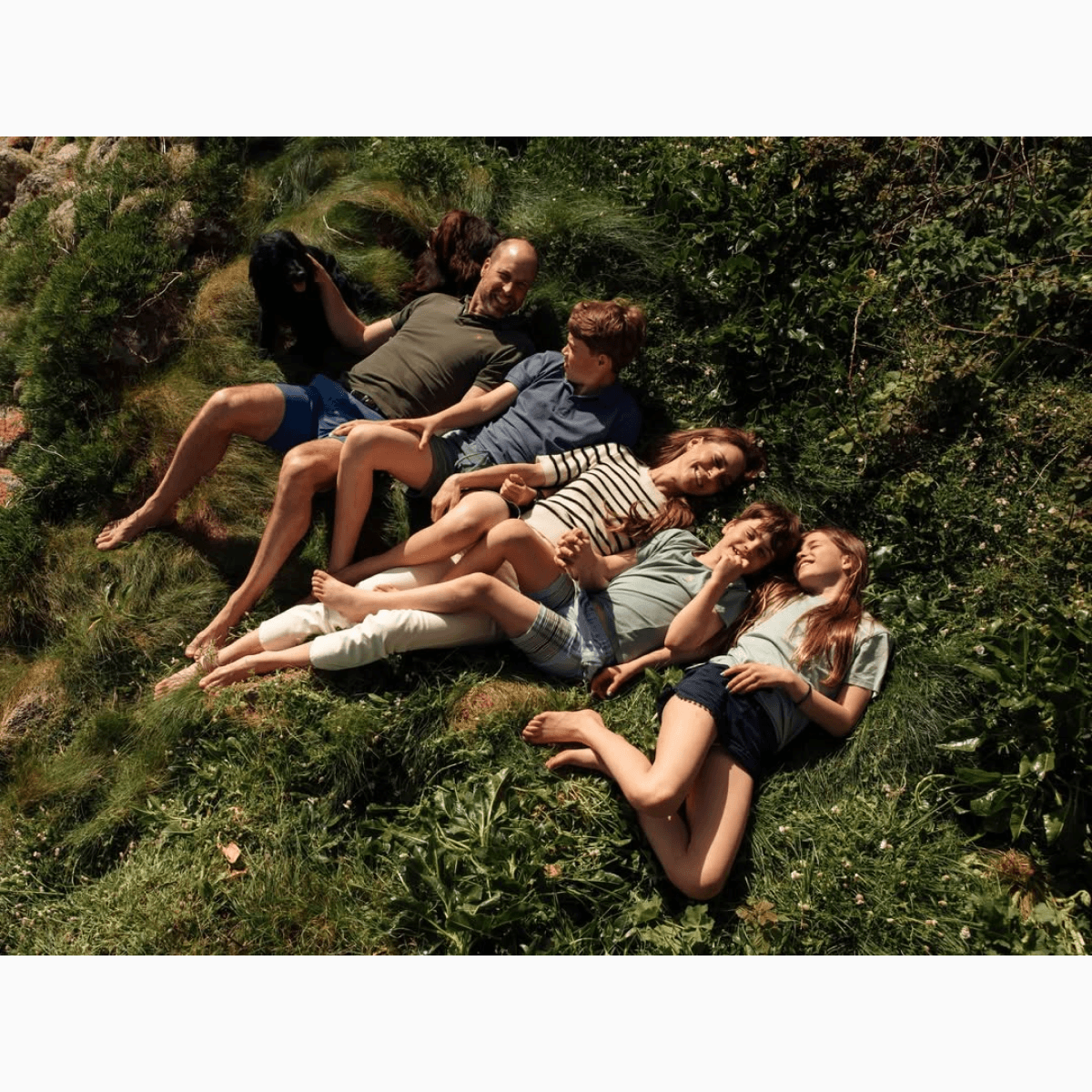 Принц Уильям и Кейт Миддлтон поделились семейным снимком в честь годовщины свадьбы