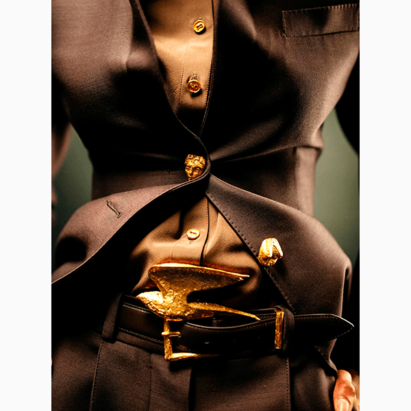 Нас покорили украшения с птицами с последнего показа Schiaparelli