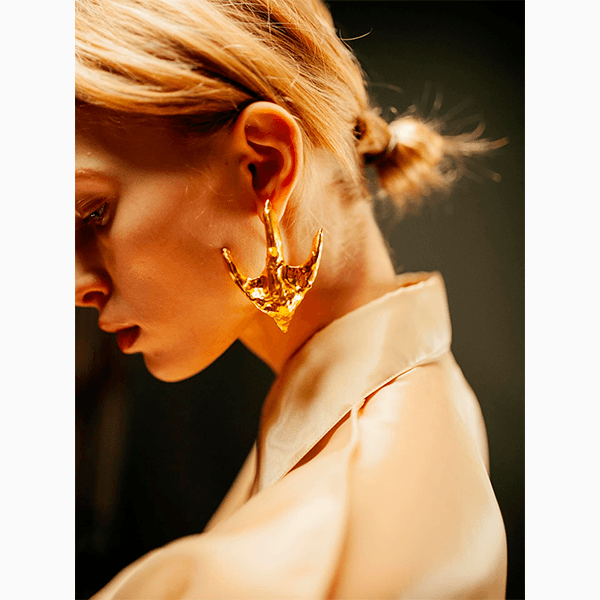 Нас покорили украшения с птицами с последнего показа Schiaparelli