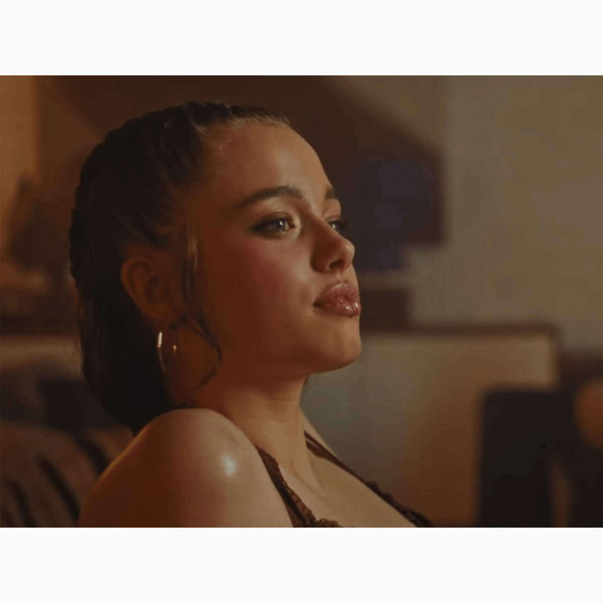 Дочь Анджелины Джоли снялась в музыкальном клипе