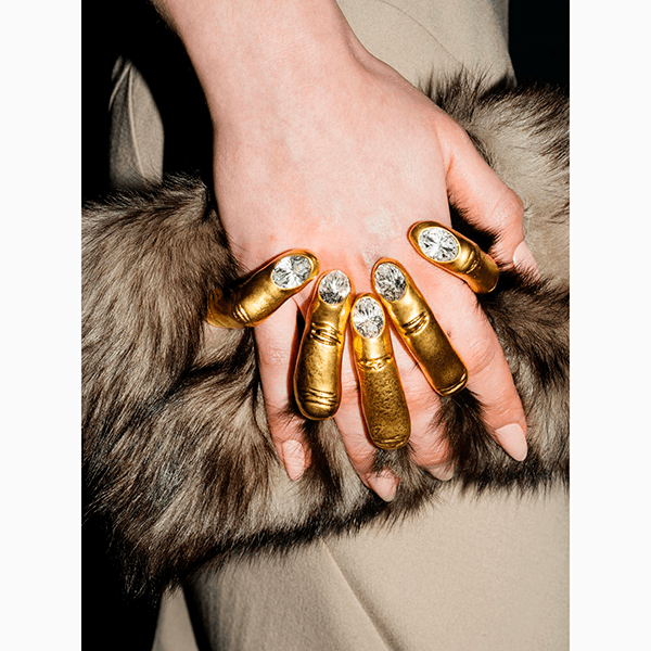 Французский Vogue считает, что маникюр уходит в прошлое, а заменят его украшения