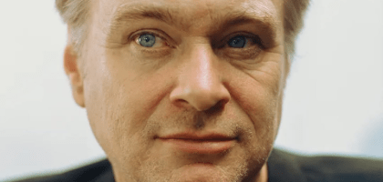 Режиссер Кристофер Нолан признался, что никогда не использовал смартфон