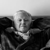 Отец Анджелины Джоли пытается с ней помириться