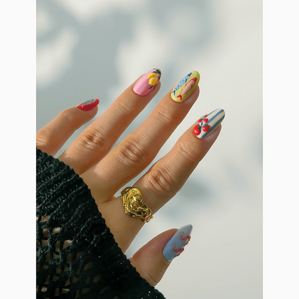 Маникюр «Шведский стол с морепродуктами» (Seafood Buffet Nails) модный этим летом