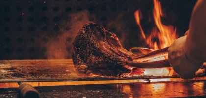Почему мясо при жарке дает сок и как добиться корочки