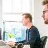 Почему сидячая работа портит осанку и как исправить это без спортзала