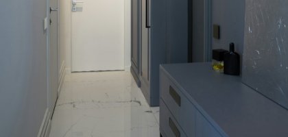 Как сделать узкую прихожую удобной для жизни и хранения вещей